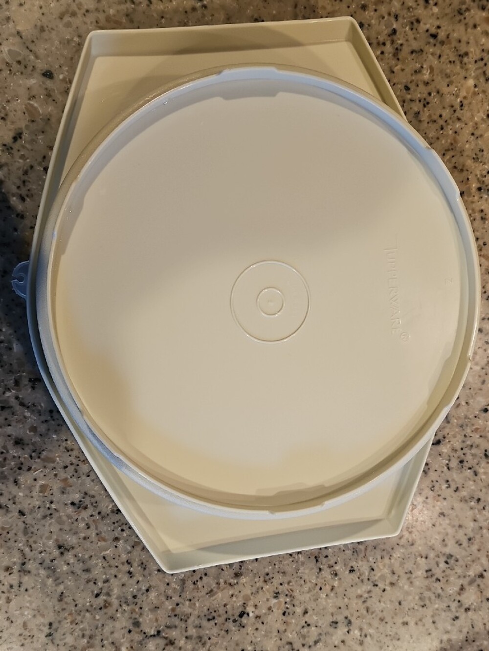 Tupperware Container W/ Lid - Picture 5 of 8